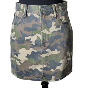 Gap five pocket green camo jeans mini skirt size 27